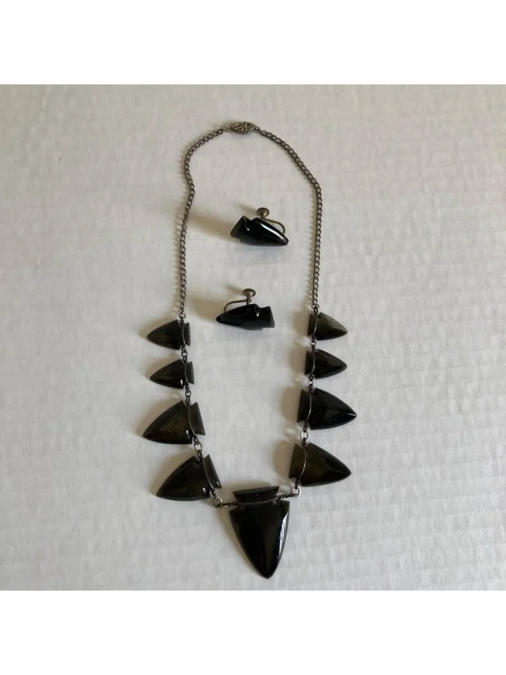 Vintage Jewelry Set Lucite Arrowhead Necklace And Screw On Earring